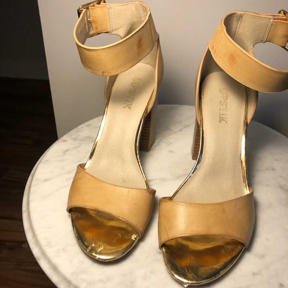 Size 9 nude/tan heels